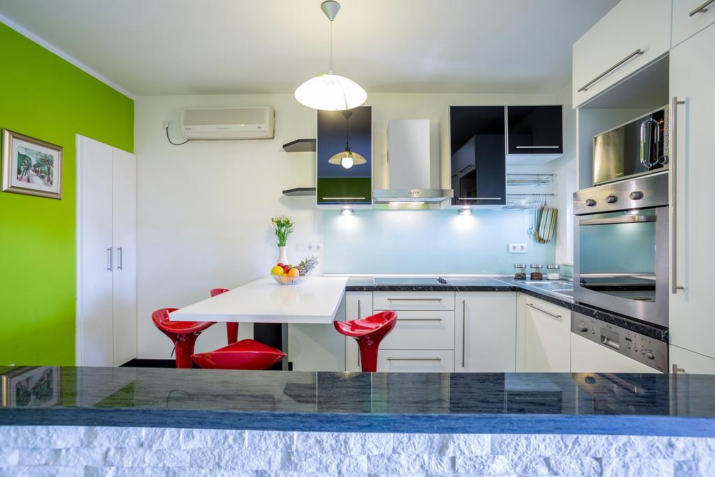 Apartments Biserka Бол Стая снимка