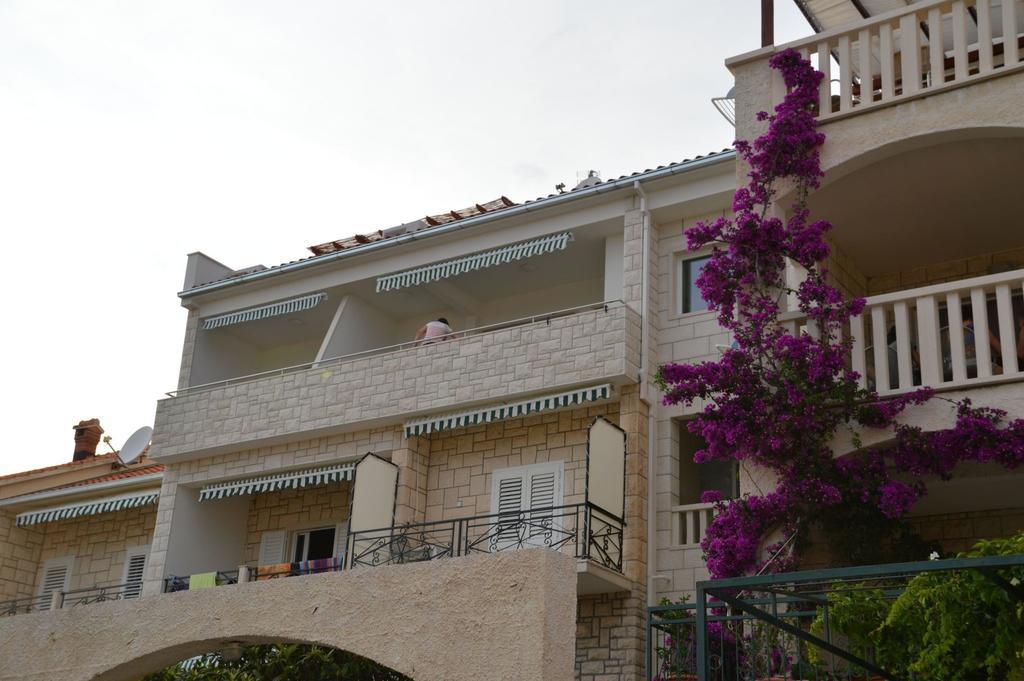 Apartments Biserka Бол Екстериор снимка