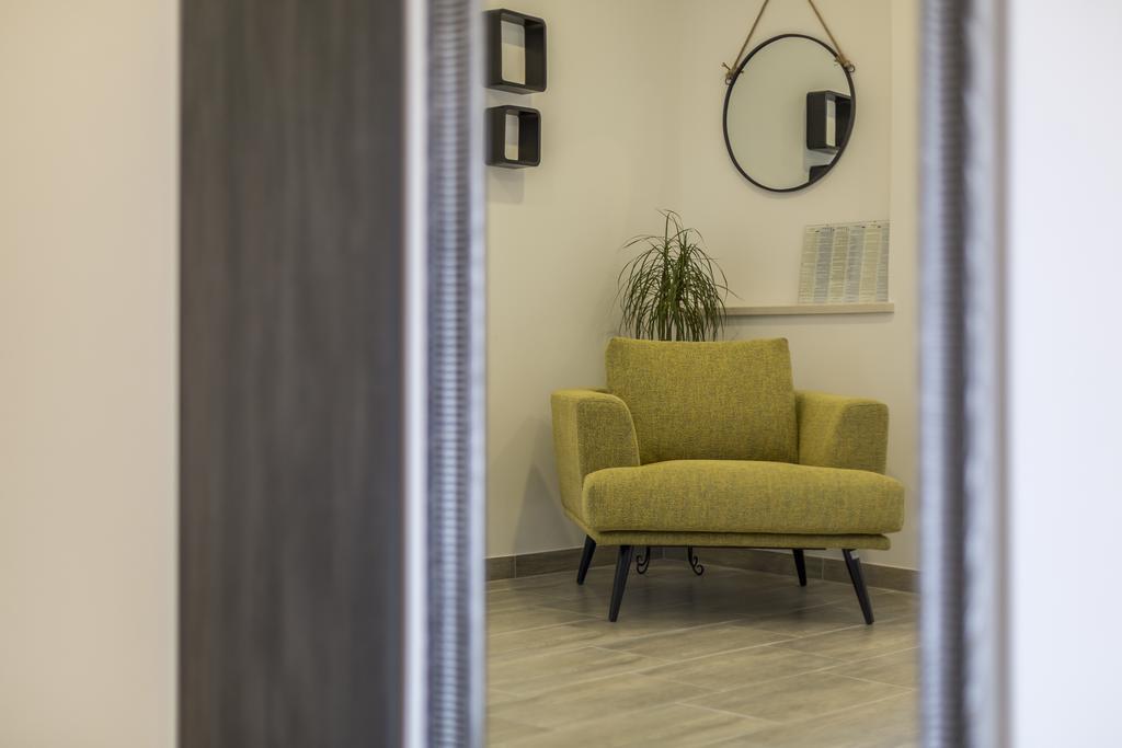 Apartments Biserka Бол Екстериор снимка