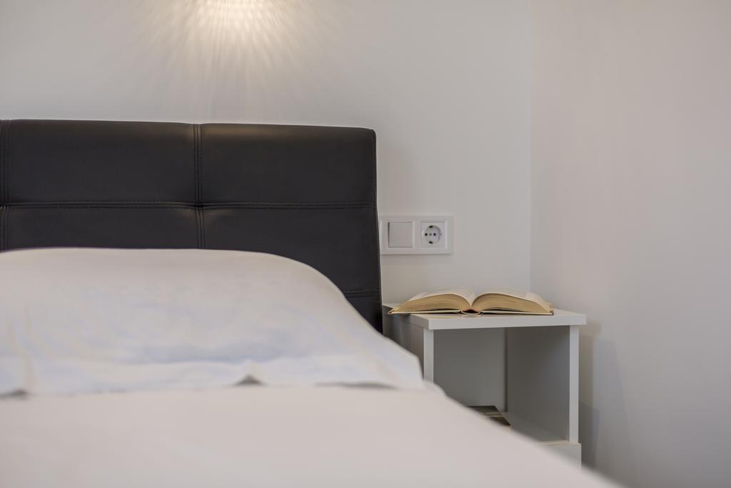 Apartments Biserka Бол Екстериор снимка