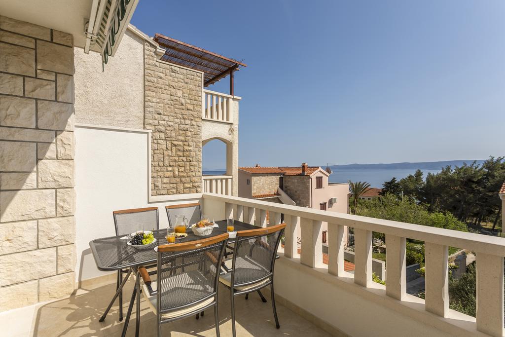 Apartments Biserka Бол Екстериор снимка