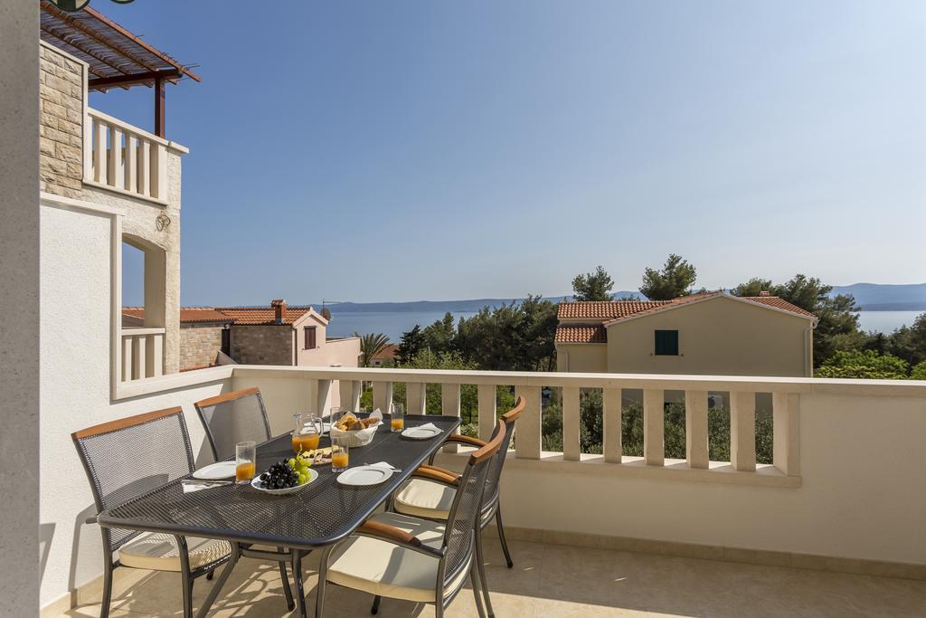 Apartments Biserka Бол Екстериор снимка