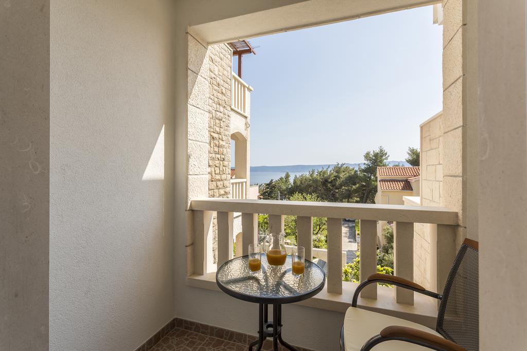 Apartments Biserka Бол Екстериор снимка