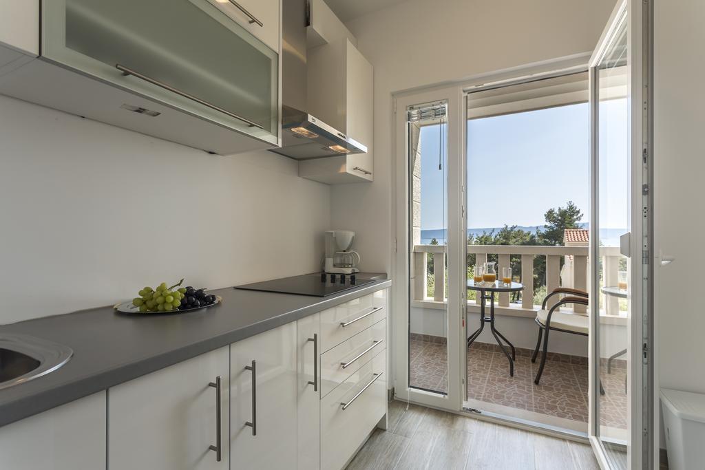 Apartments Biserka Бол Екстериор снимка