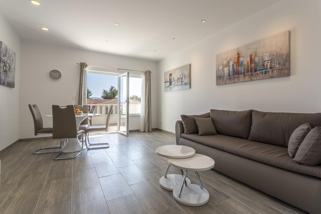 Apartments Biserka Бол Екстериор снимка
