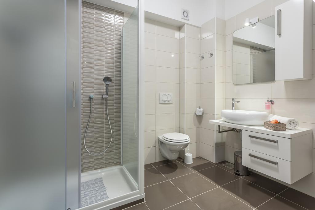 Apartments Biserka Бол Екстериор снимка