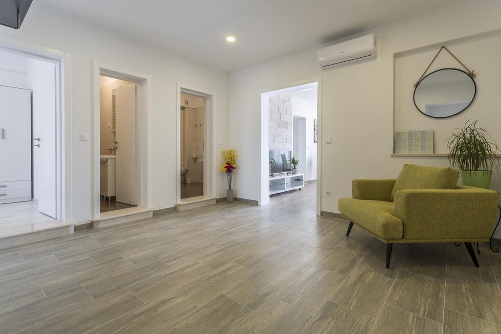 Apartments Biserka Бол Екстериор снимка