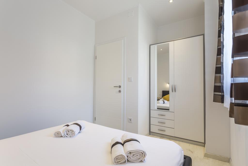 Apartments Biserka Бол Екстериор снимка